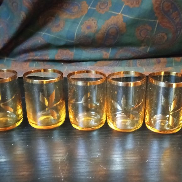 SET OF 6 - AUTHENTIC VINTAGE GOLD LEAF SHOT GLASSES FROM THE 50's or 60's - Picture 1 of 6
